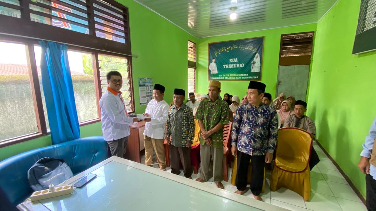 Lazismu Lampung Tengah Berbagi Bersama Mualaf dan Guru Ngaji di KUA Trimurjo